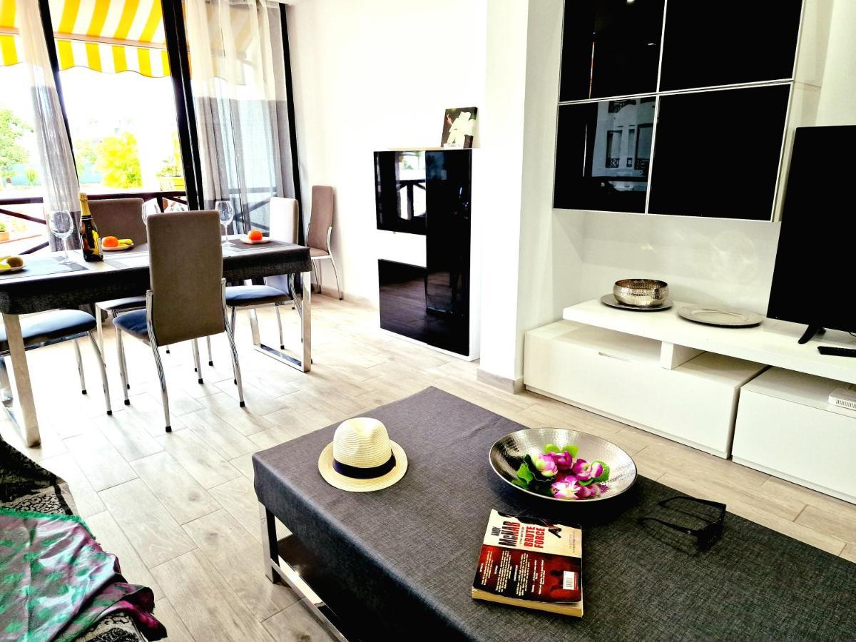 Luxury San Marino Apartment & Pool View 로스크리스티아노스 외부 사진